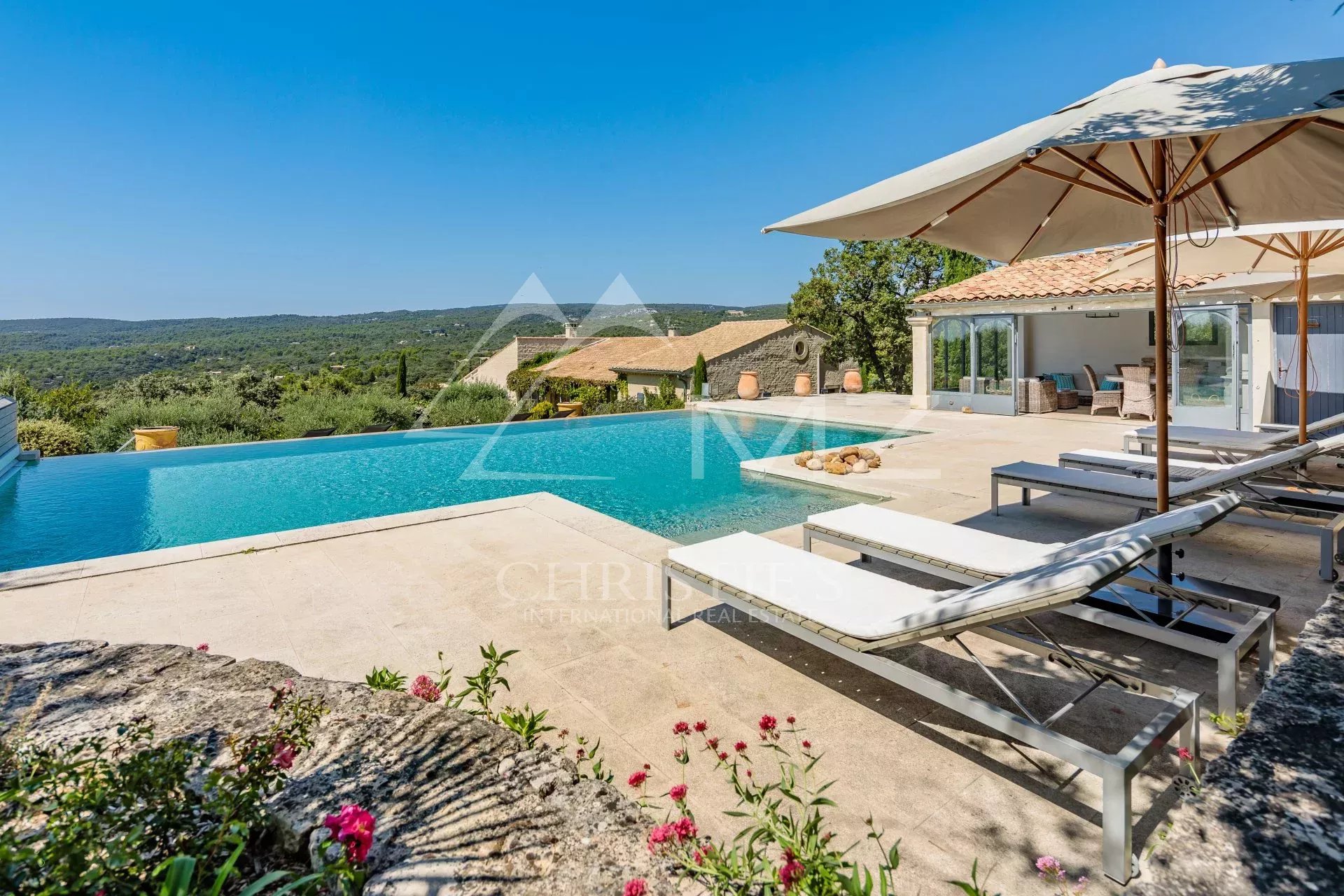 Gordes - Magnificent property with heated pool