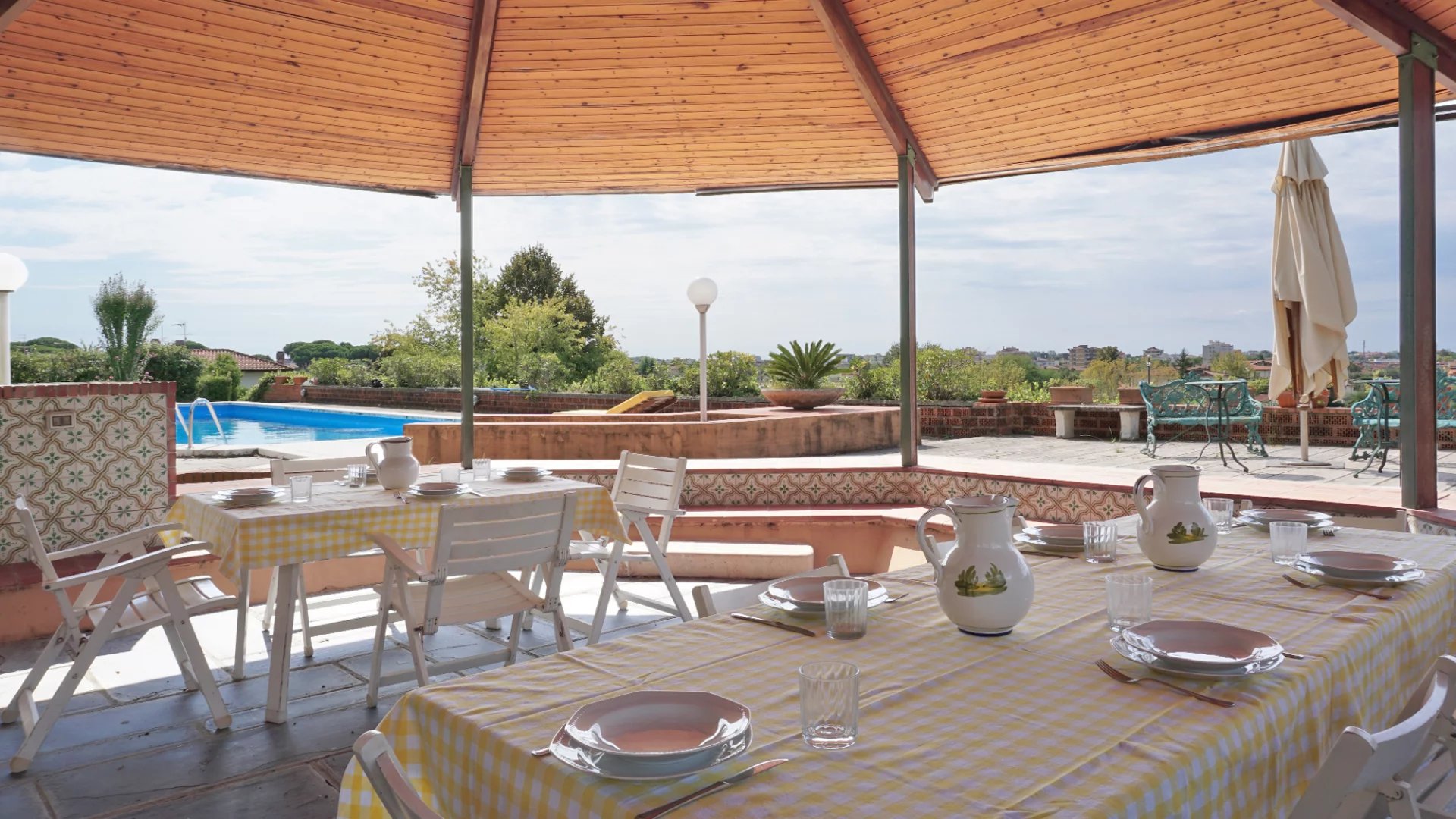 Elégante villa avec piscine, vignoble et grand terrain à une courte distance de la mer