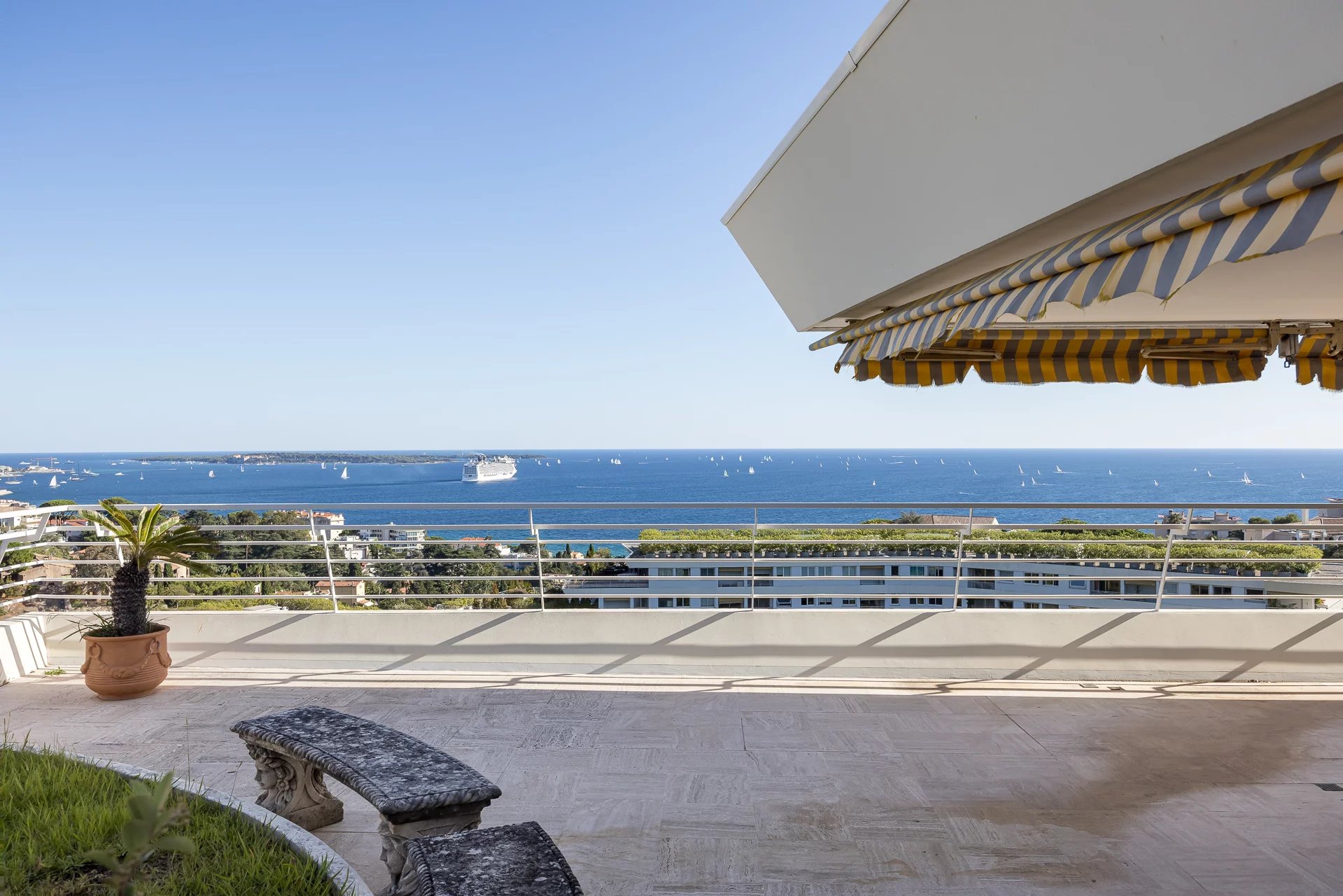 Cannes Croix des Gardes - Penthouse avec immense terrasse vue panoramique