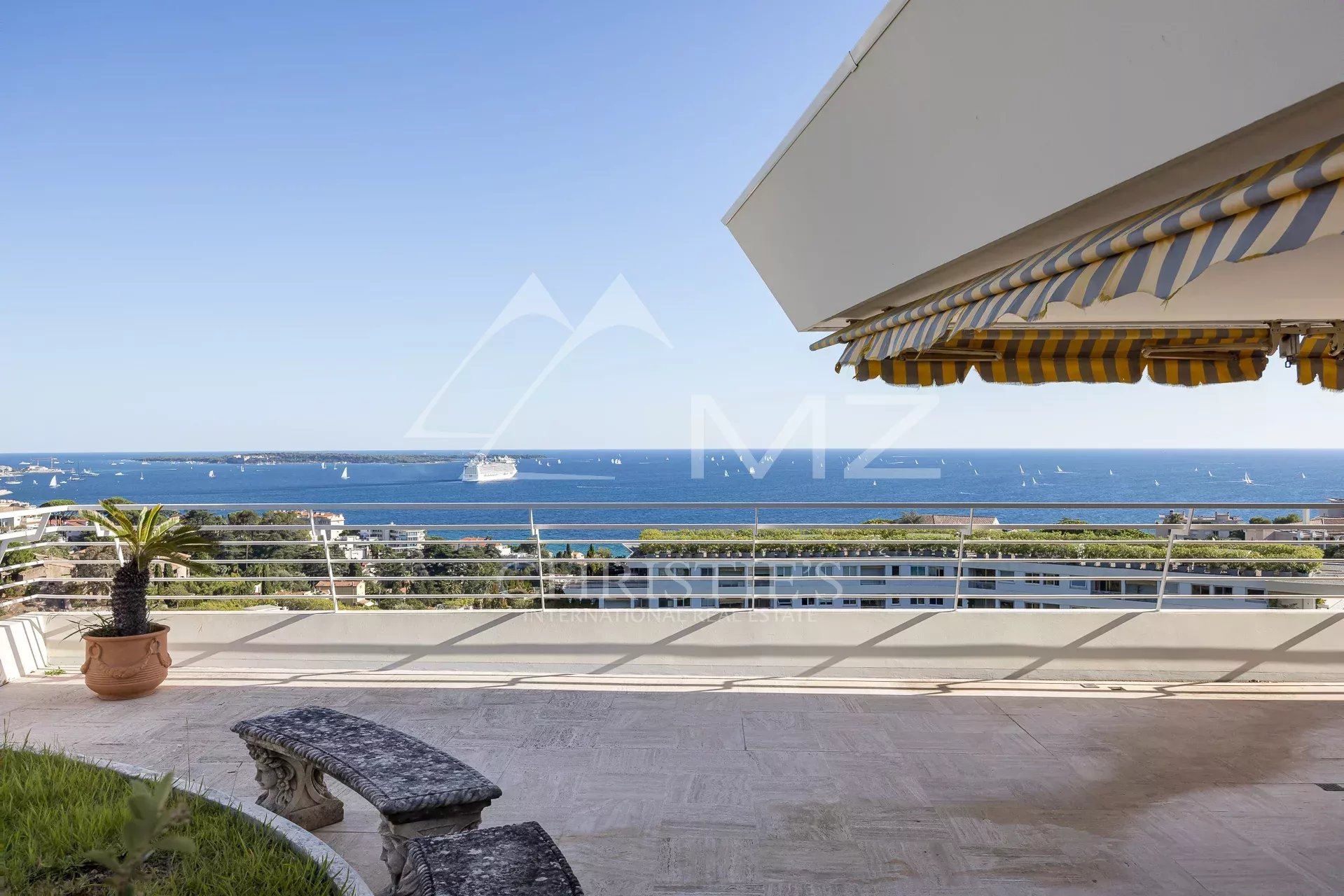 Cannes Croix des Gardes - Penthouse with large terrace panoramic view