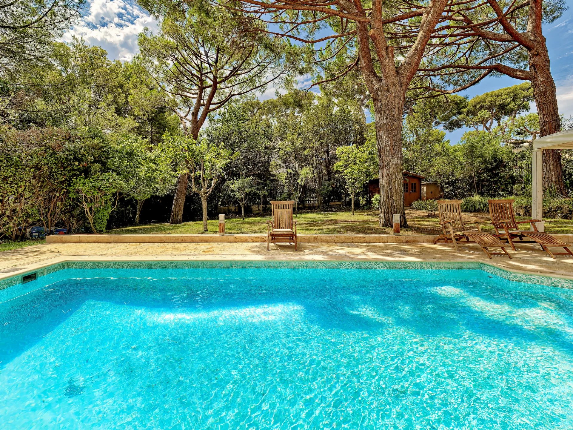 Cap d'Antibes - Villa avec aperçu mer, à pieds de la Garoupe