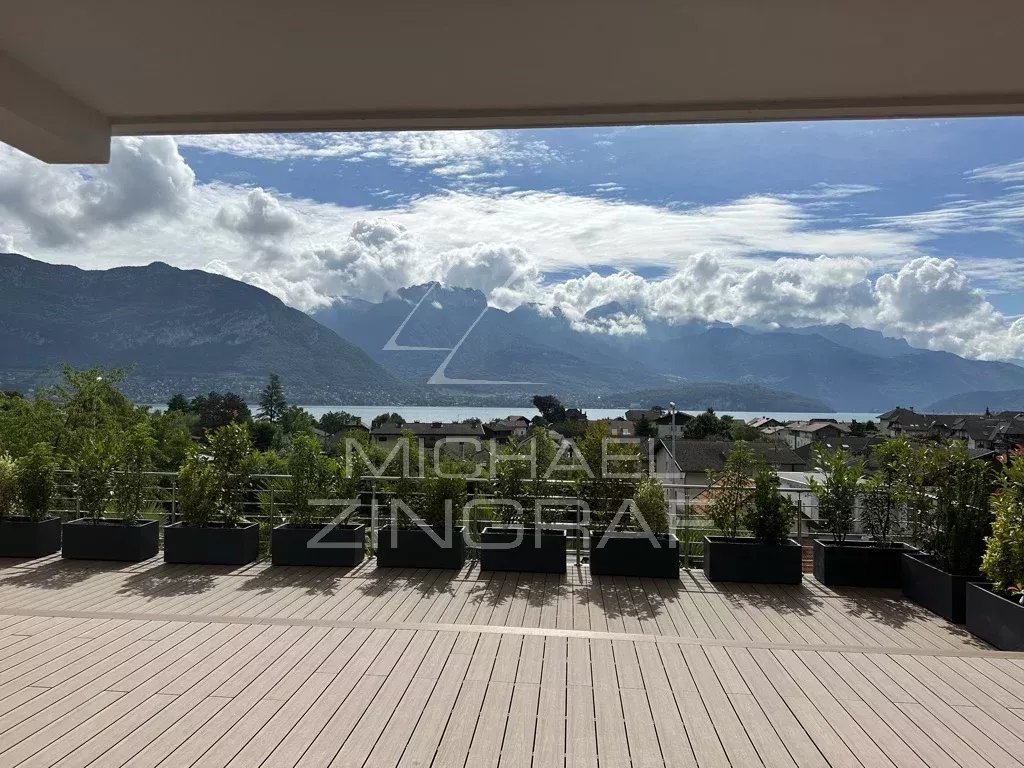 Contemporary villa with panoramic view of Lake Annecy