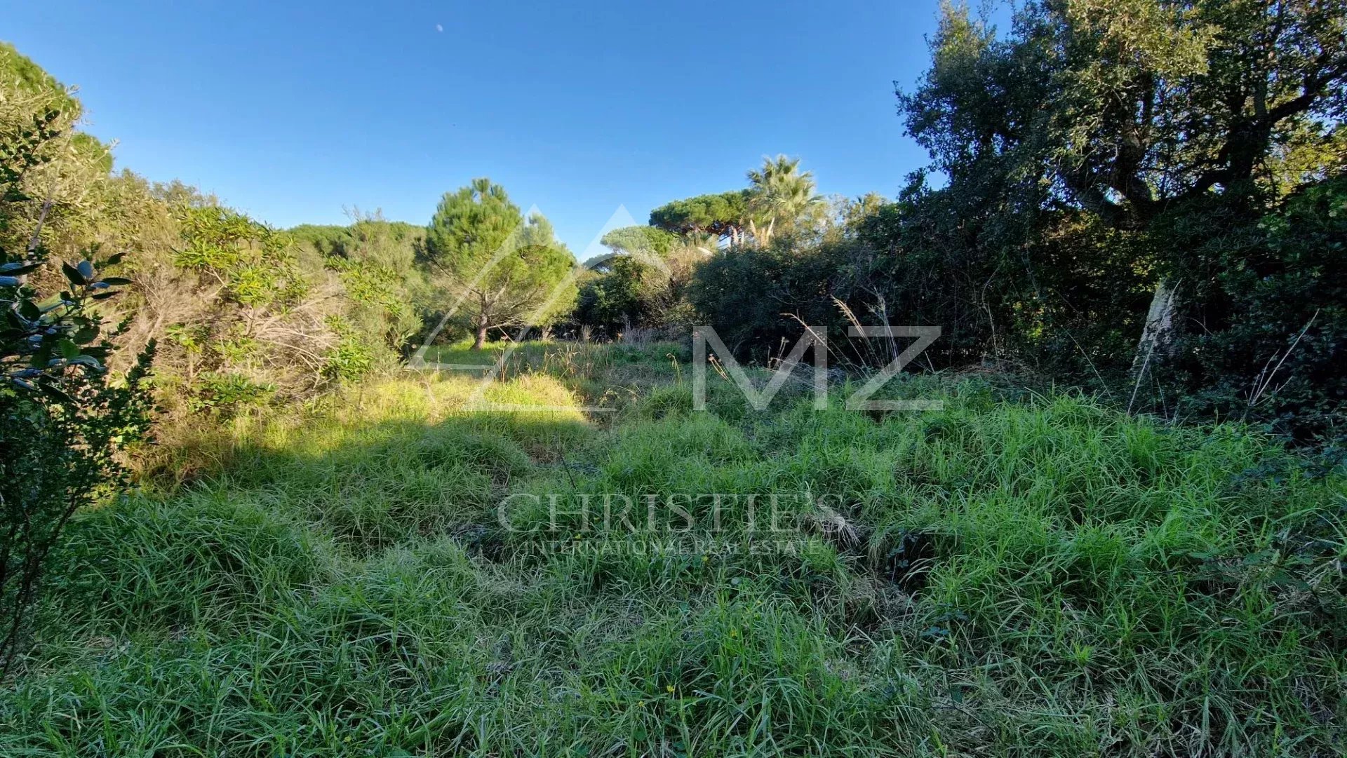 Only 250 meters from Pampelonne beaches - Opportunity for a beautiful property to renovate