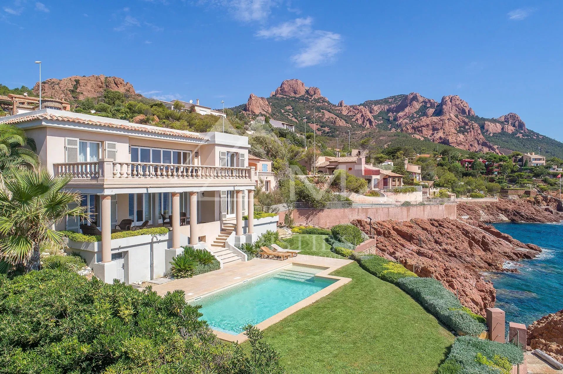 Proche Cannes - Villa pieds dans l'eau