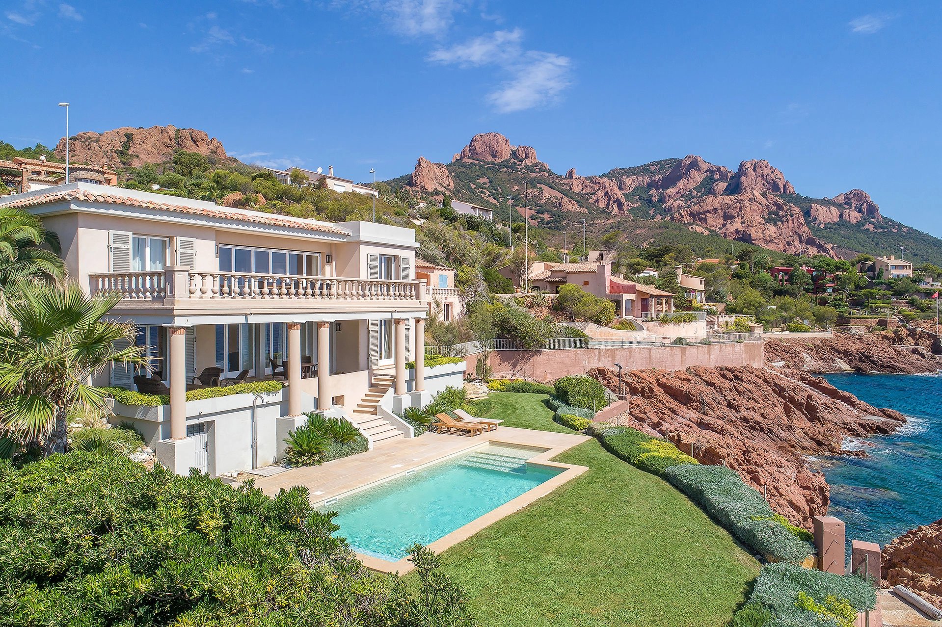 Proche Cannes - Villa pieds dans l'eau