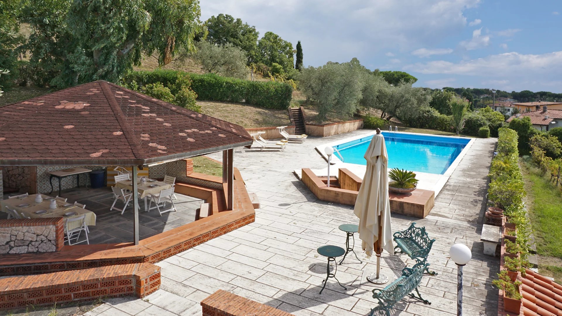 Elégante villa avec piscine, vignoble et grand terrain à une courte distance de la mer