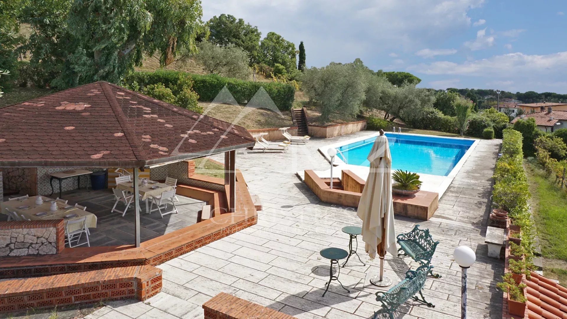 Elégante villa avec piscine, vignoble et grand terrain à une courte distance de la mer