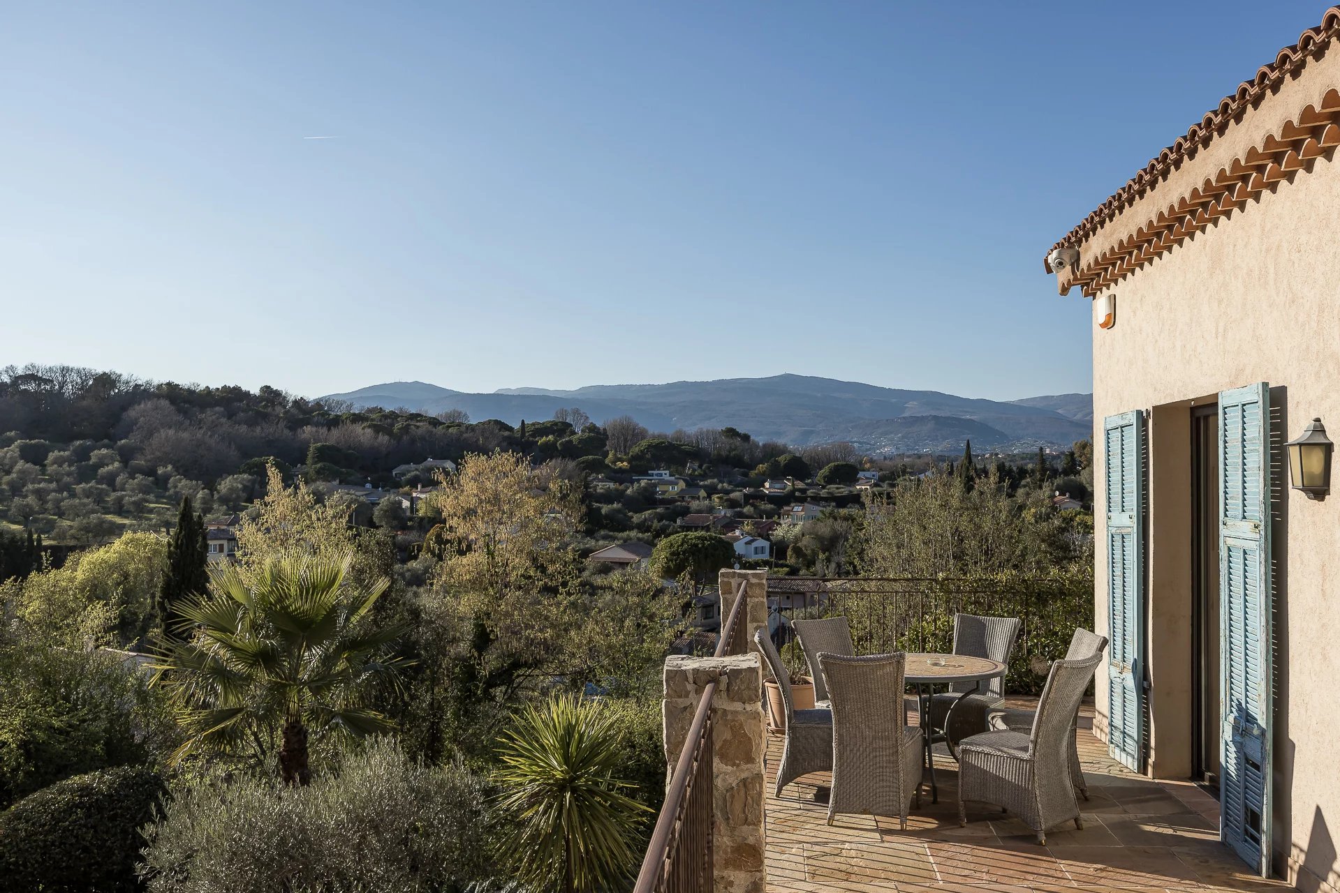 Agréable villa rénovée à proximité du village de Valbonne