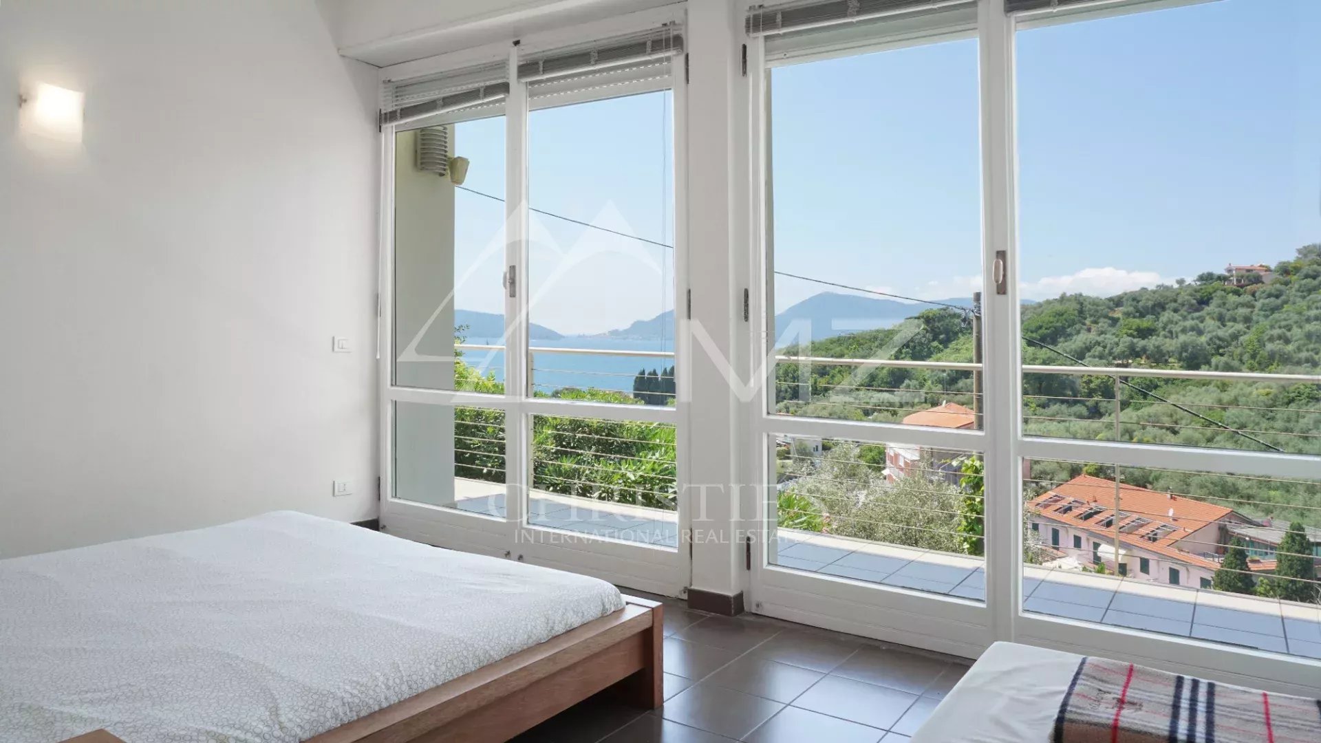 Elegant modern villa with large windows and sea view over the Gulf of Poets in Fiascherino, Lerici