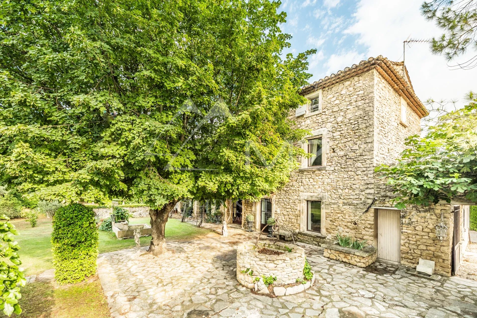 Charmant mas provençal proche de l'Isle-sur-la-Sorgue