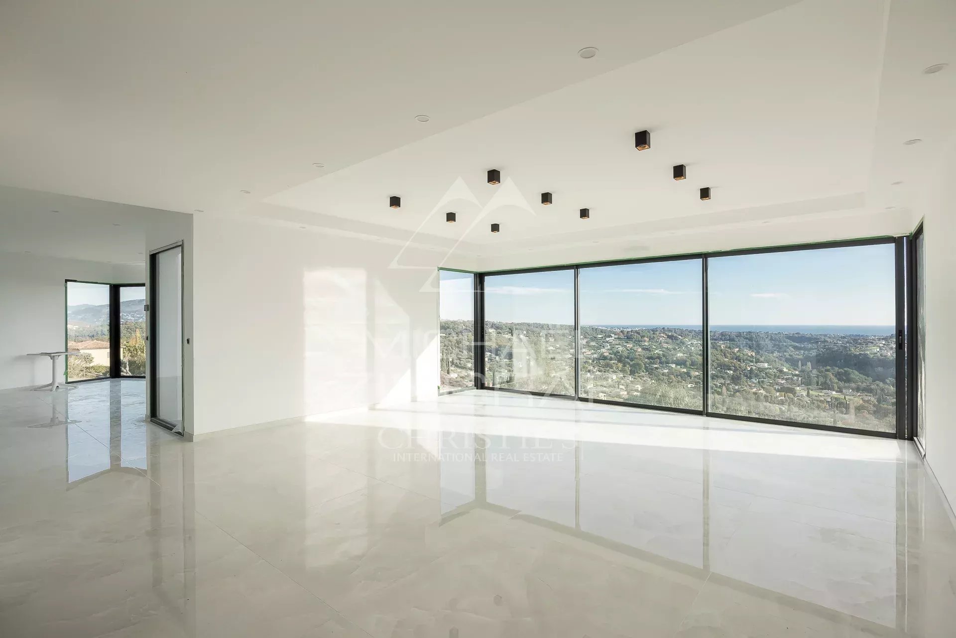 Modern property with panoramical sea and mountain view