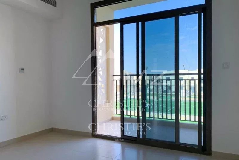 Modern 3 Bedroom|Opposite Community Pool and Park