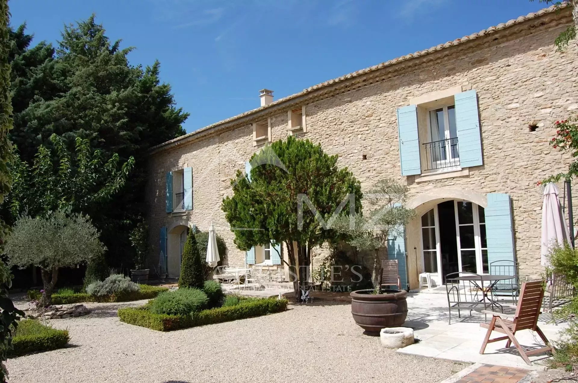 Close to L'Isle-sur-la Sorgue - Charming farmhouse