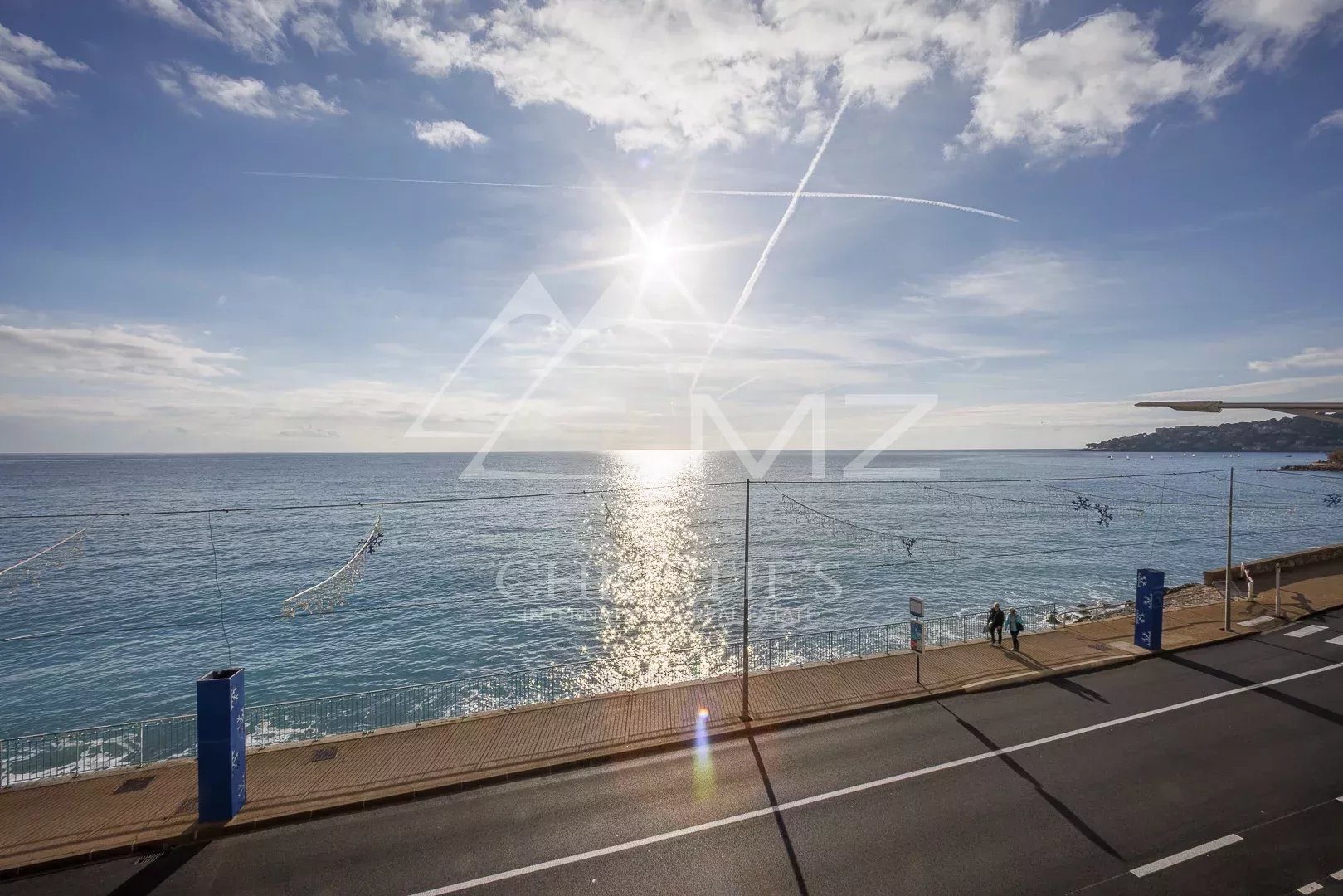 Apartment with sea view and parking