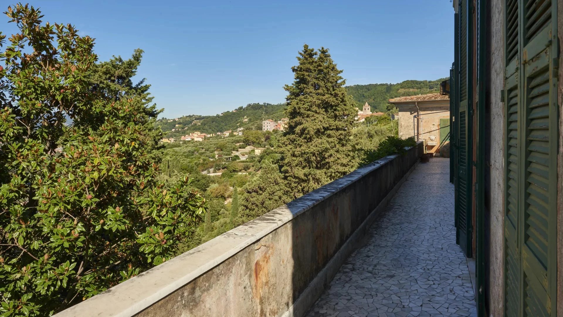 Villa historique de grande superficie avec parc privé et vue sur la mer