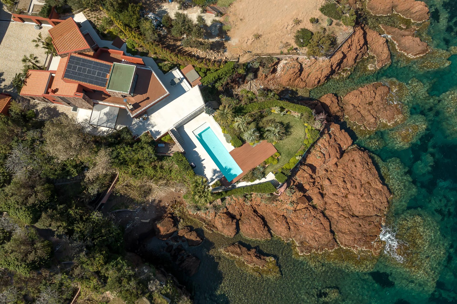 Nahe Cannes - Le Trayas - Villa mit den Füßen im Wasser