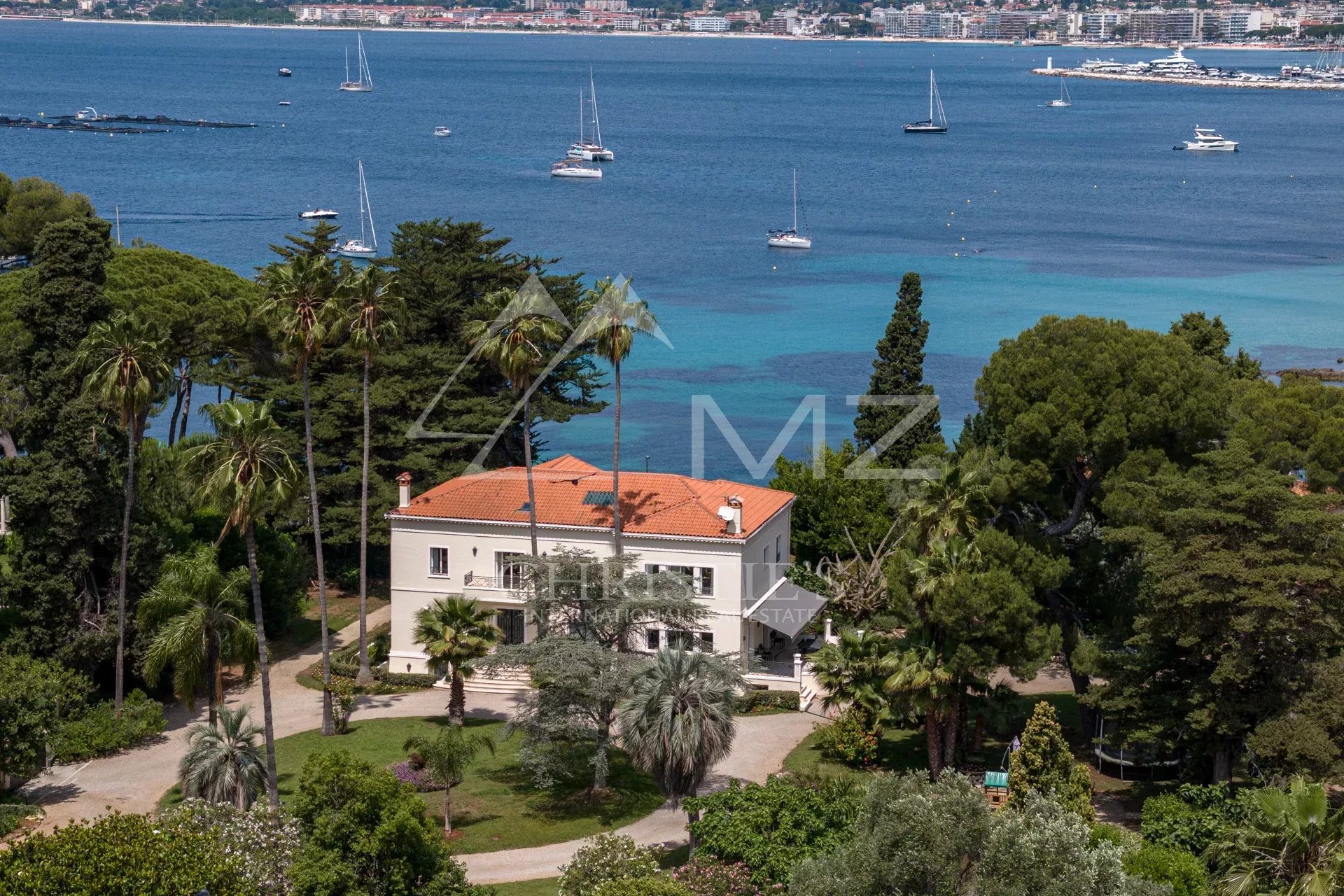 Propriété de prestige située sur le versant ouest du Cap d'Antibes