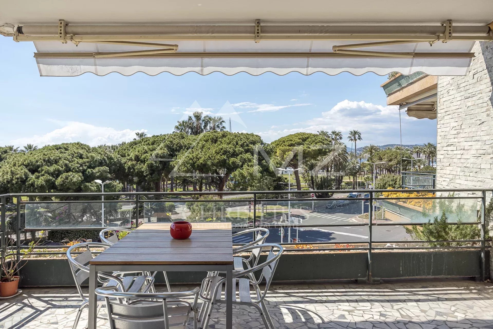 Cannes Croisette - Palm Beach - Renovierte 2-Zimmer-Wohnung mit Meerblick