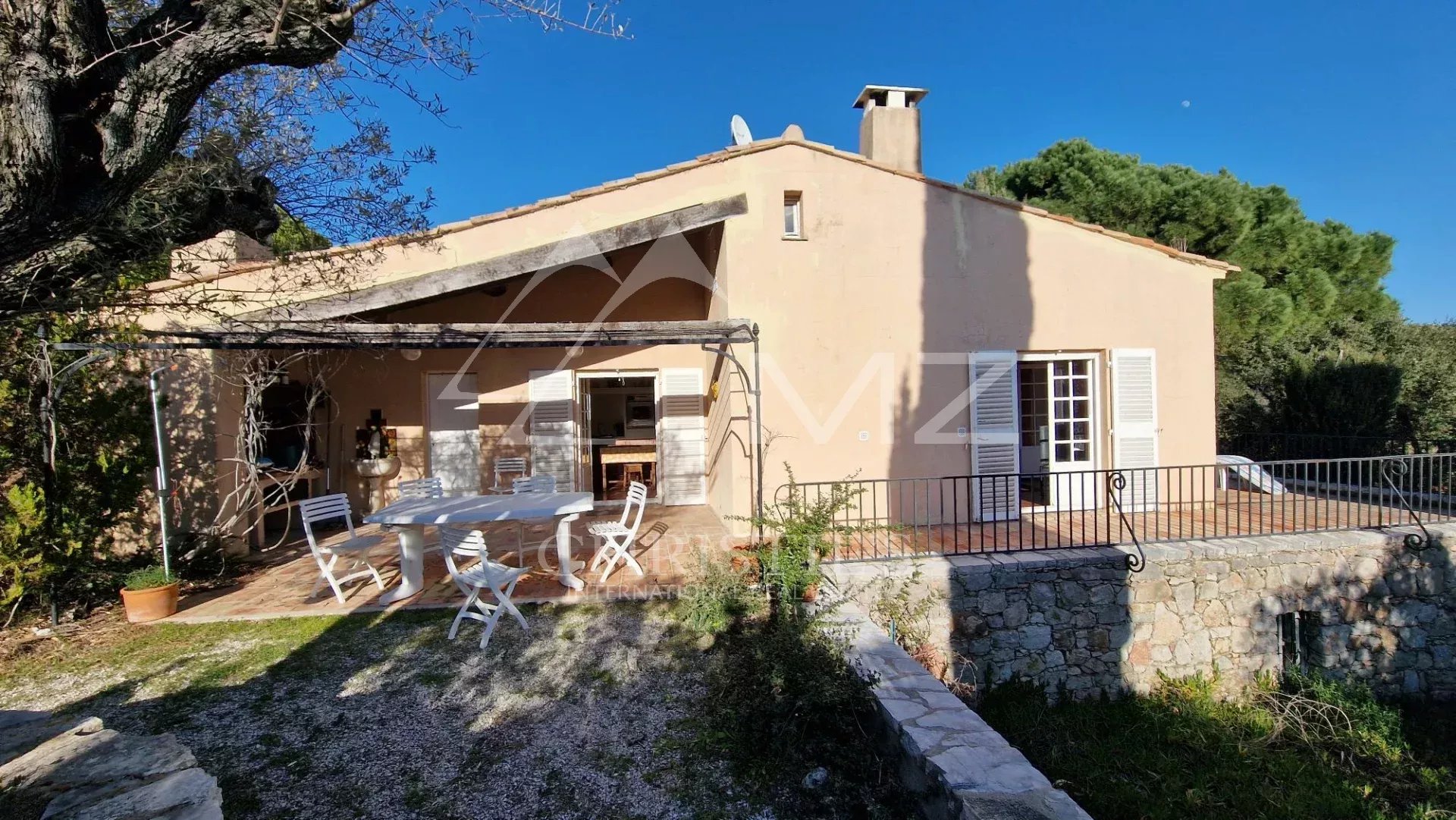 Only 250 meters from Pampelonne beaches - Opportunity for a beautiful property to renovate