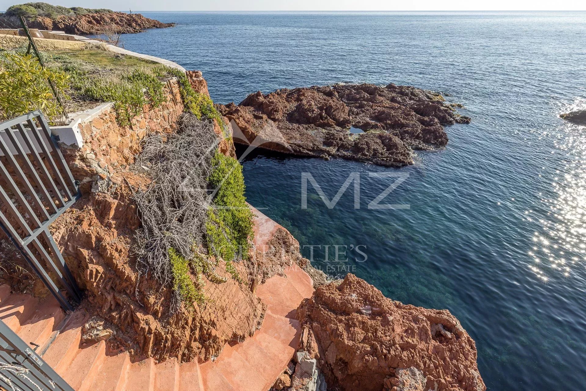 Proche Cannes - Villa pieds dans l'eau