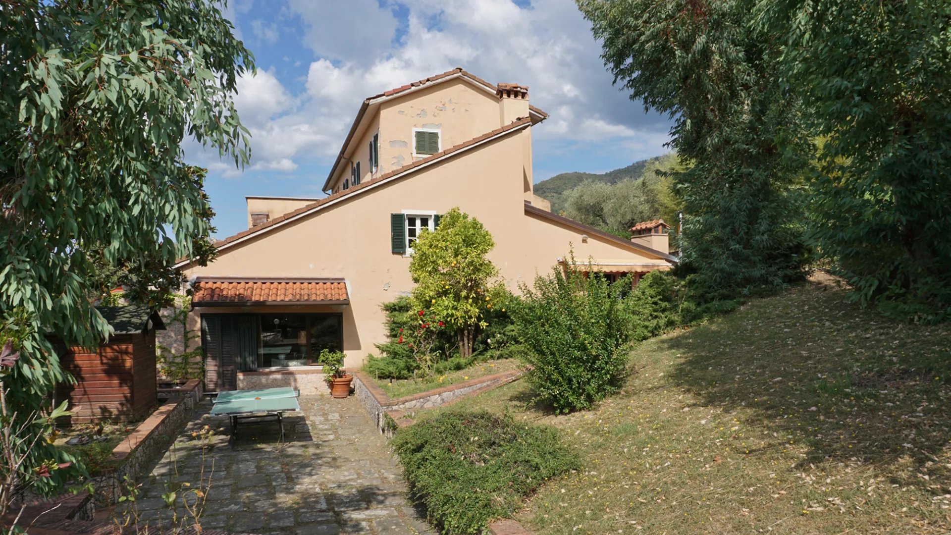 Elégante villa avec piscine, vignoble et grand terrain à une courte distance de la mer