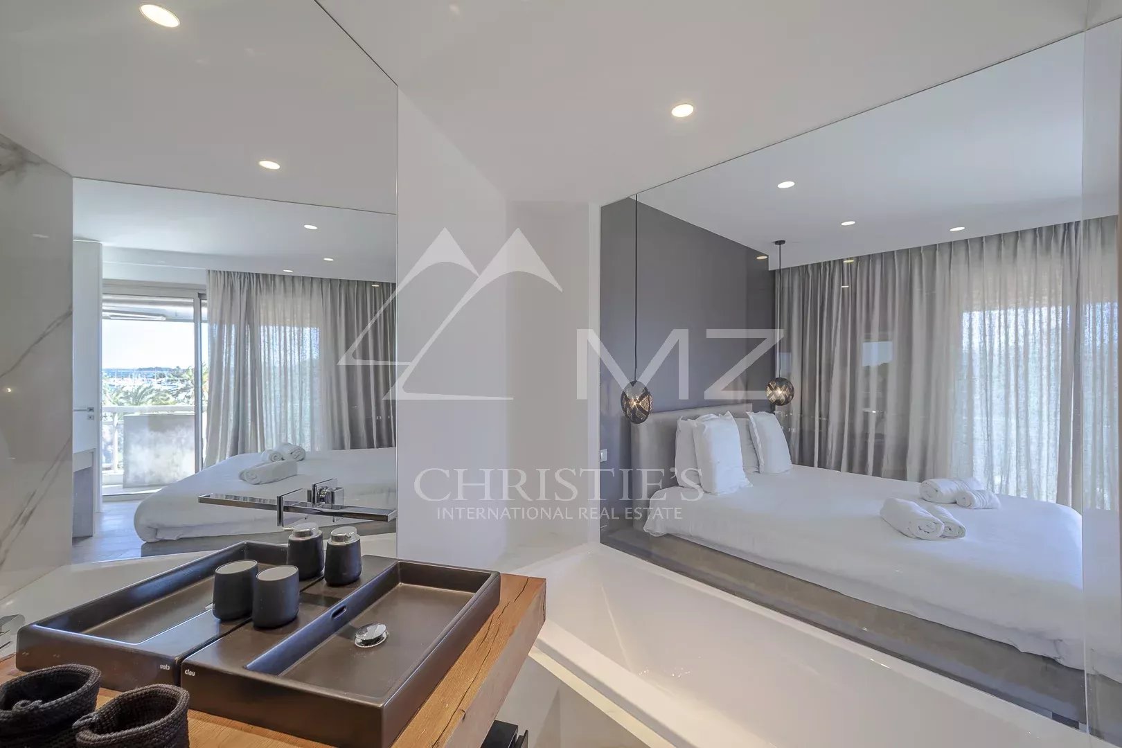 Cannes - Croisette - 3 bedrooms apartment