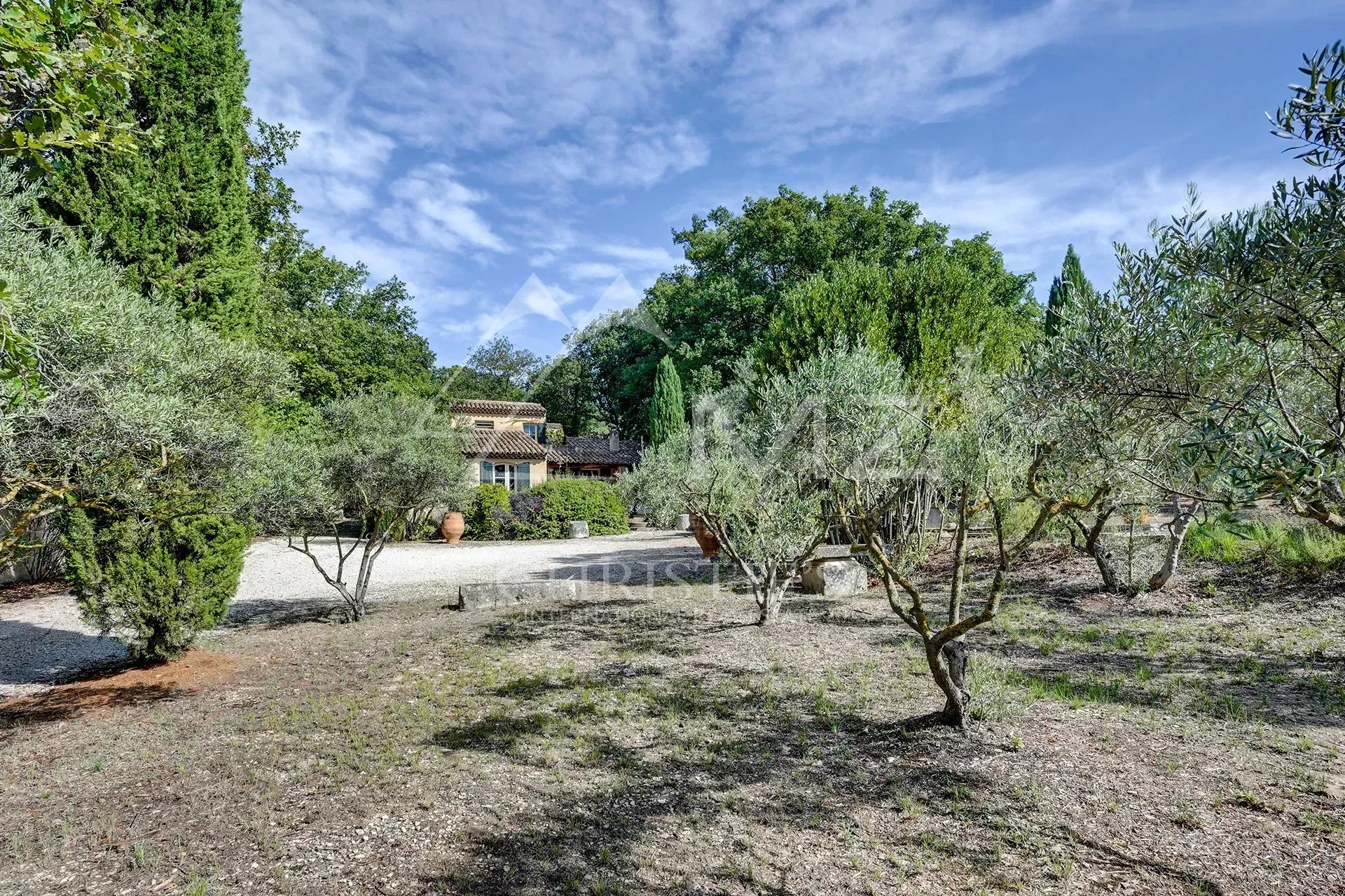 Propriété avec vue sur le château de Lourmarin