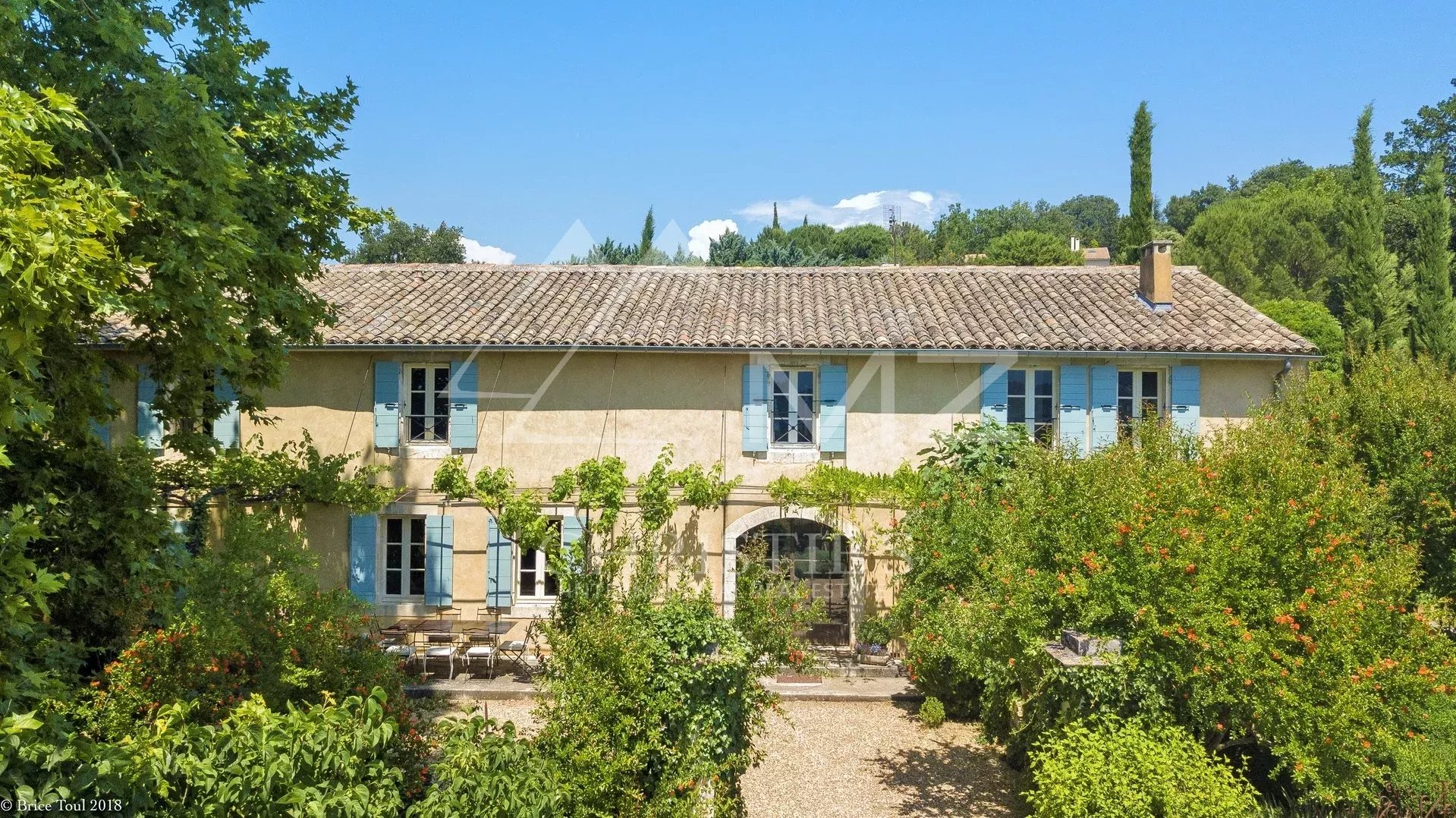 Luberon - Exquisite property with heated pool